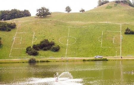 Terrain de foot improvisé !!