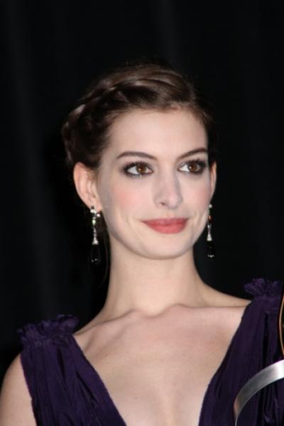 Anne Hathaway aurait balancé son ex au FBI !