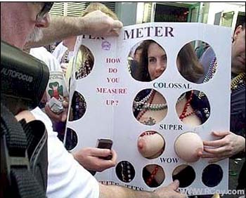 Prendre les mensurations de ces dames quel pied !