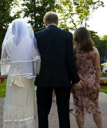 Monsieur n'a pas bien compris l'engagement du mariage !