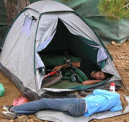Le camping, rien de tel pour rapprocher les couples !