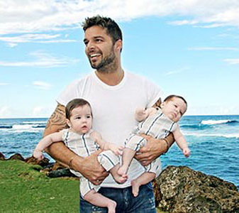 Ricky Martin pose pour la 1ere fois avec ses enfants !